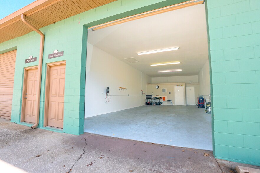 1070 Shadick Dr, Orange City, FL à louer - Photo du bâtiment - Image 1 de 3