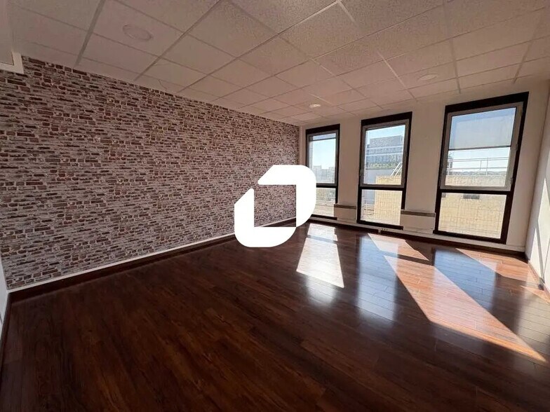 Bureau dans Montigny-le-Bretonneux à louer - Photo intérieure - Image 2 de 7