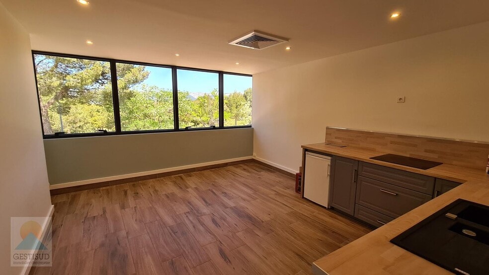 Office in Signes for lease - Interior Photo - Image 3 of 4