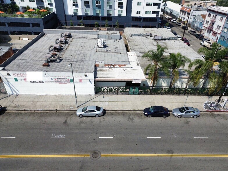 2501 S Hill St, Los Angeles, CA à louer - Photo du bâtiment - Image 2 de 55