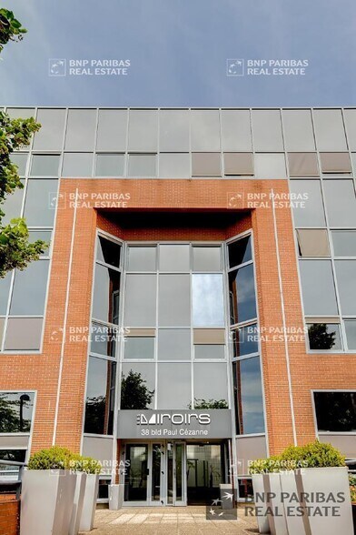 38 Boulevard Paul Cézanne, Guyancourt for lease - Building Photo - Image 2 of 7
