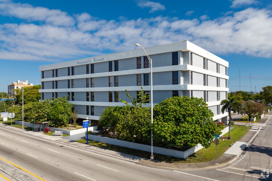 111 NW 183rd St, Miami, FL à louer - Photo du bâtiment - Image 1 de 17