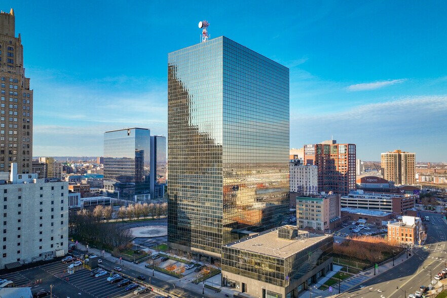 80 Park Plz, Newark, NJ à louer - Photo du bâtiment - Image 1 de 5