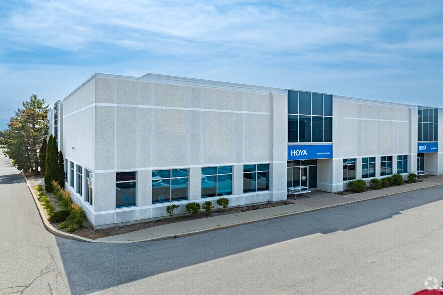 3330 Ridgeway Dr, Mississauga, ON à louer - Photo du bâtiment - Image 2 de 5