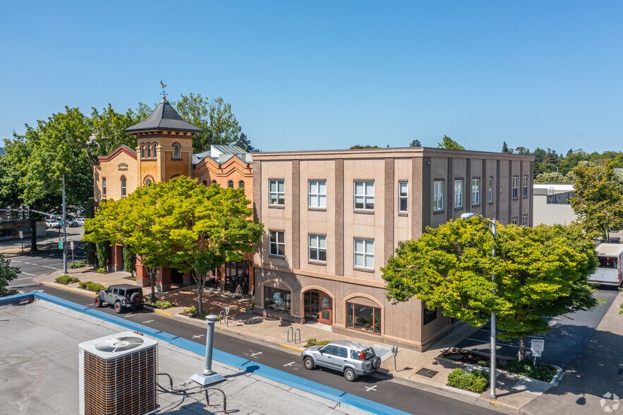 566-576 Olive St, Eugene, OR à louer - Photo du bâtiment - Image 3 de 5