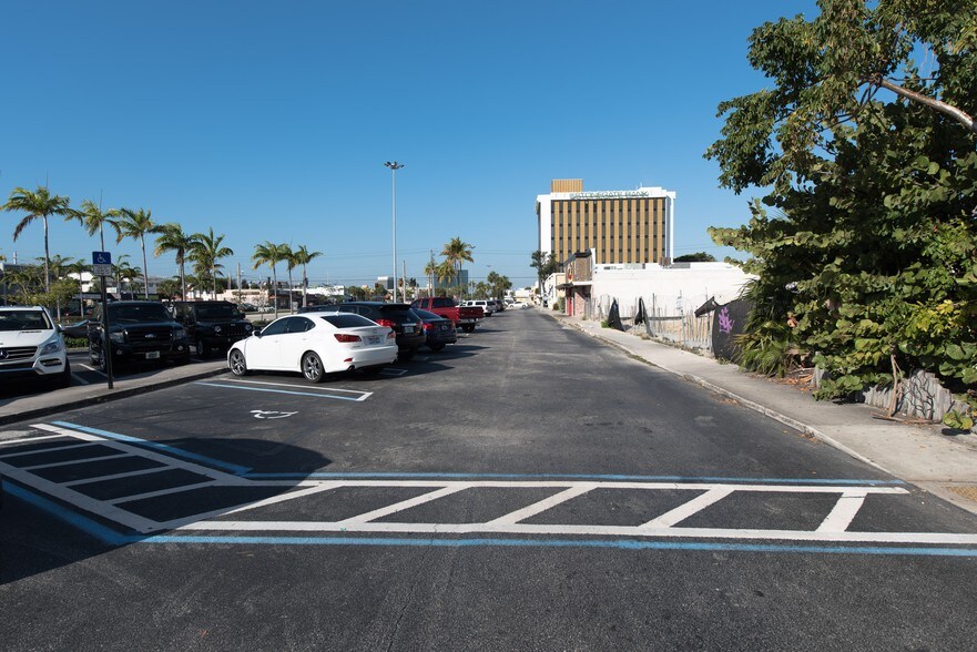 3035 E Commercial Blvd, Fort Lauderdale, FL à vendre - Photo du bâtiment - Image 3 de 116