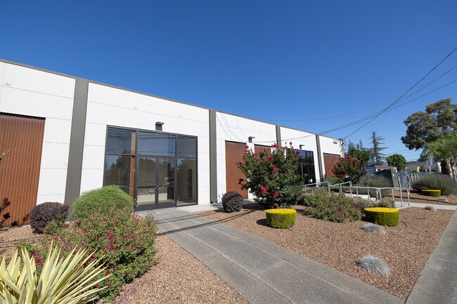 Plus de détails pour 3075 Coffey Ln, Santa Rosa, CA - Industriel à louer