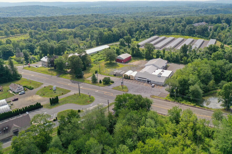 147 Meriden Rd, Middlefield, CT à louer - Photo du bâtiment - Image 3 de 23