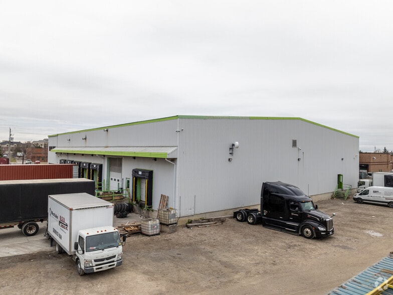 76 Sun Pac Blvd, Brampton, ON à vendre - Photo du bâtiment - Image 2 de 2
