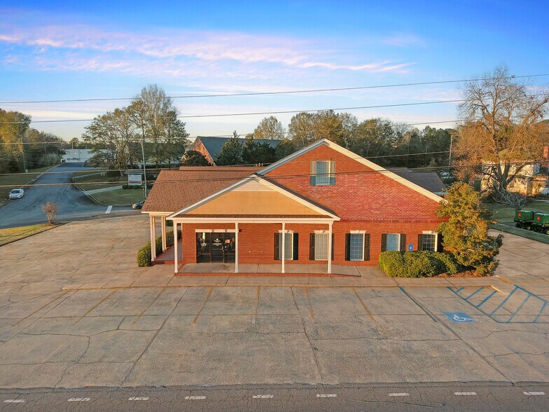 1201 Columbia Dr, Milledgeville, GA à vendre - Photo du bâtiment - Image 2 de 19