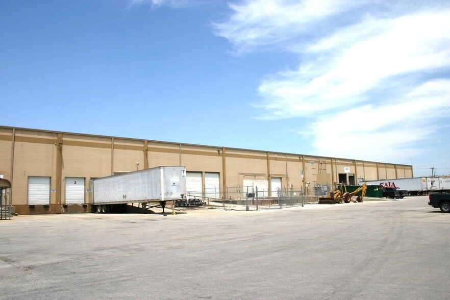 4430 Director Dr, San Antonio, TX for lease - Building Photo - Image 2 of 10