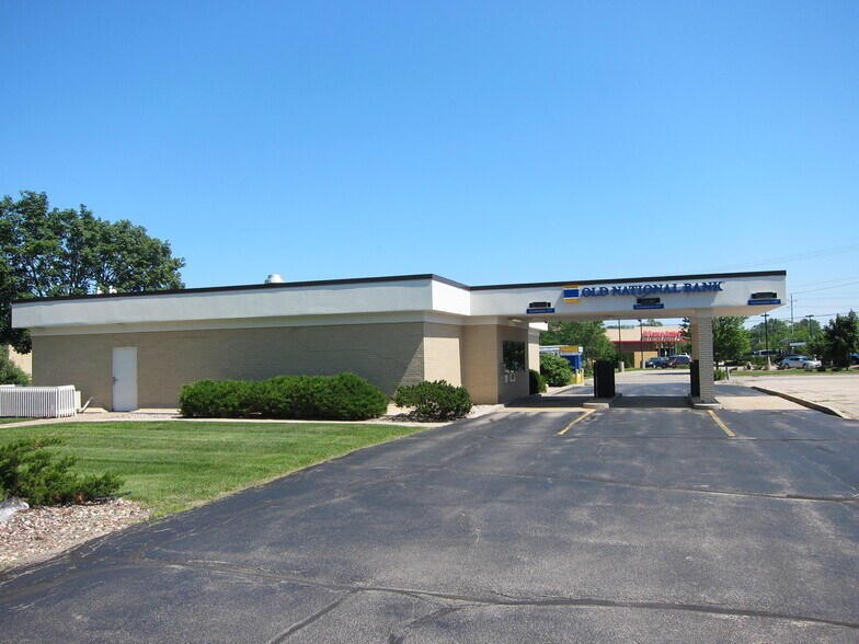 630 S Green Bay Rd, Neenah, WI à vendre - Photo du bâtiment - Image 2 de 22