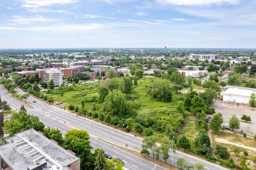 Boul Chomedey, Laval, QC à vendre - Aérien - Image 2 de 3