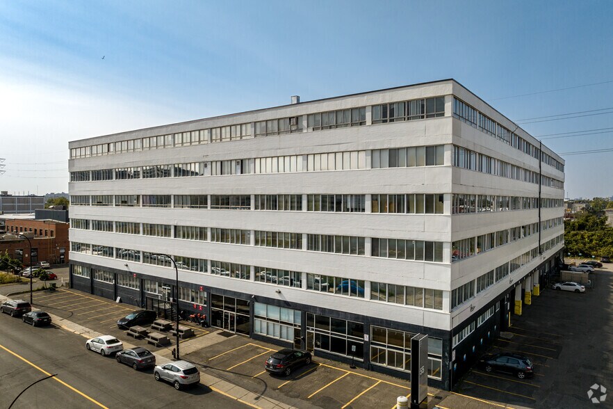 51-55 Rue de Louvain O, Montréal, QC à louer - Photo du bâtiment - Image 2 de 11