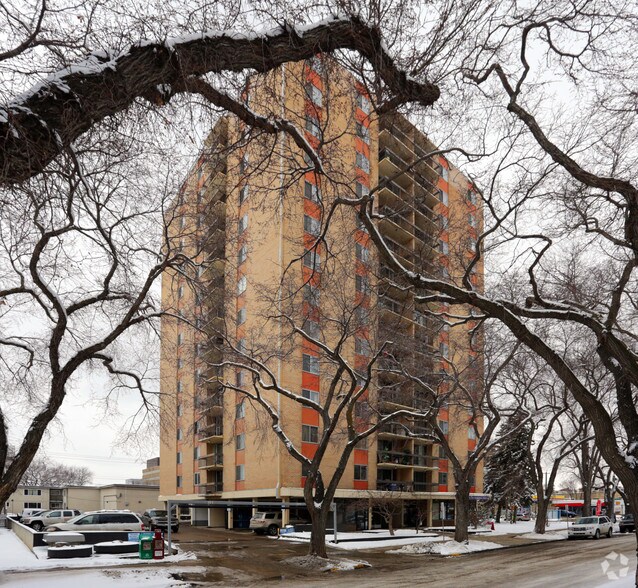 10350 122nd St NW, Edmonton, AB à louer - Photo du bâtiment - Image 1 de 7