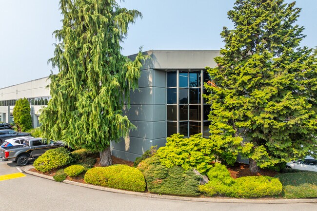 Plus de détails pour 1087-1121 Cliveden Ave, Delta, BC - Bureau, Industriel à louer