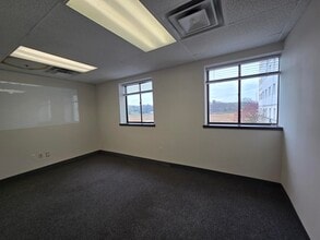 2-100 Tower Office Park, Woburn, MA for lease Interior Photo- Image 2 of 7