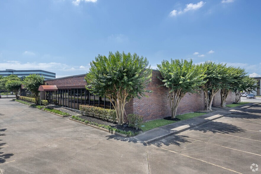 16850 Diana Ln, Houston, TX for sale - Building Photo - Image 1 of 24