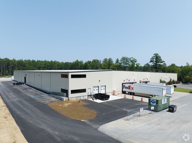 Plus de détails pour 24 Native Dr, Queensbury, NY - Industriel à louer