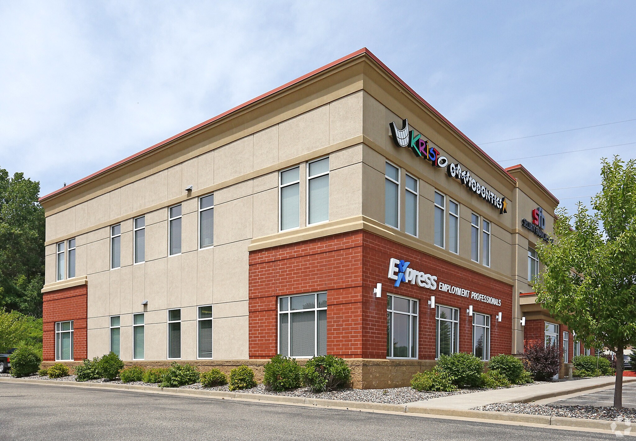 1561 Commerce Ct, River Falls, WI for lease Primary Photo- Image 1 of 7