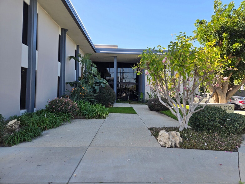 16750 Schoenborn St, North Hills, CA for sale - Building Photo - Image 3 of 26