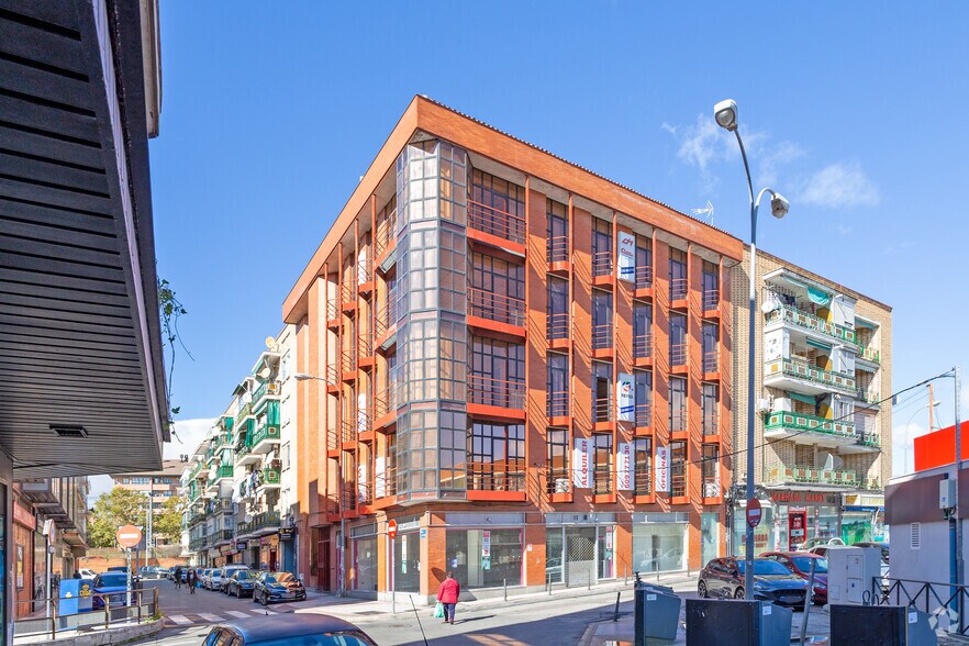 Calle de la Luna, 9, Fuenlabrada, Madrid à louer - Photo du bâtiment - Image 2 de 2