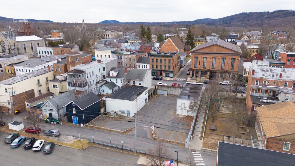 2 parcels- Development lot, Townhouse portfolio of 2 properties for sale on LoopNet.ca - Building Photo - Image 1 of 28