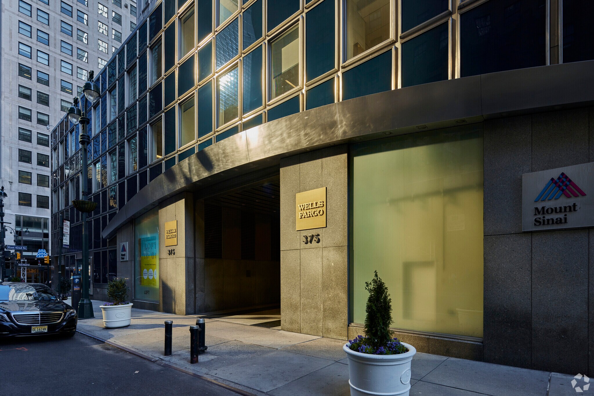 150 E 42nd St, New York, NY à louer Photo du bâtiment- Image 1 de 5