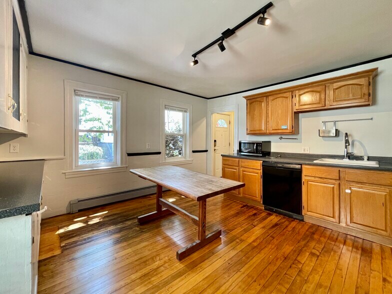 42-44 E Transit St, Providence, RI à vendre - Photo du bâtiment - Image 2 de 3
