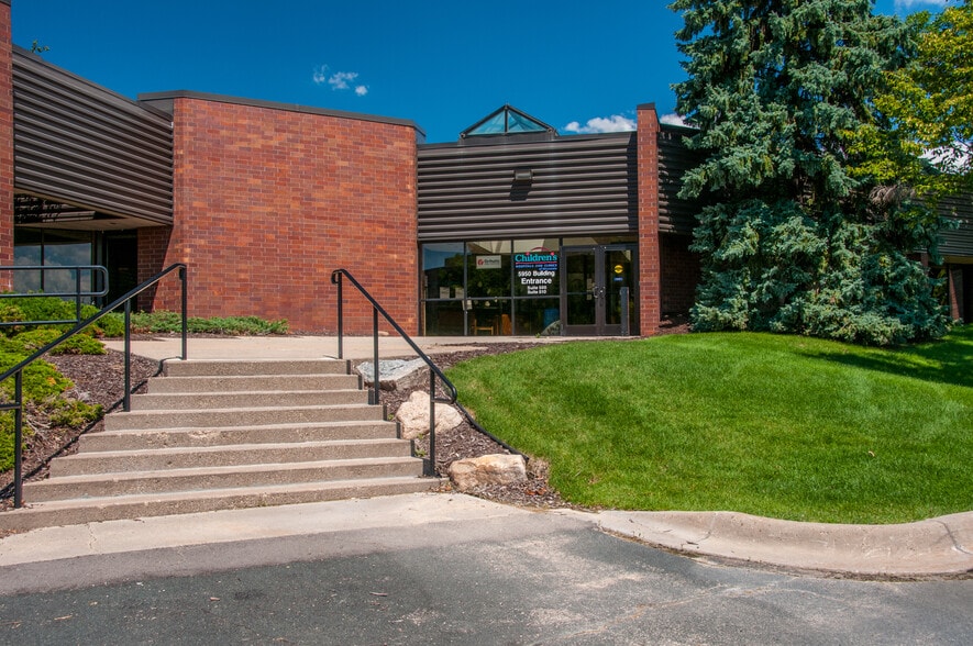 5900-5950 Clearwater Dr, Minnetonka, MN à louer - Photo du bâtiment - Image 3 de 13