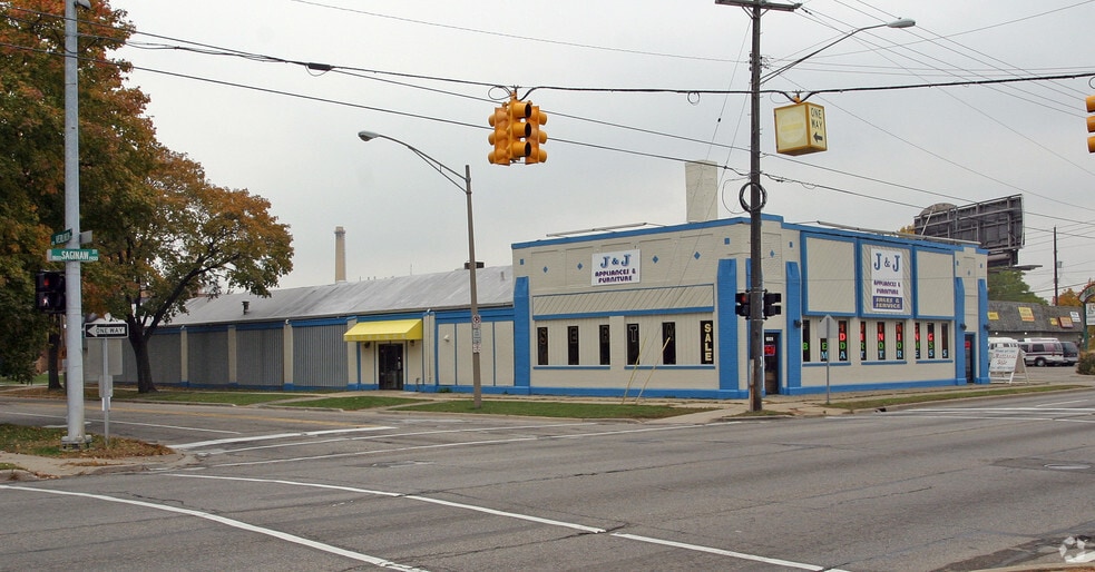 1901 W Saginaw St, Lansing, MI for sale - Building Photo - Image 2 of 4