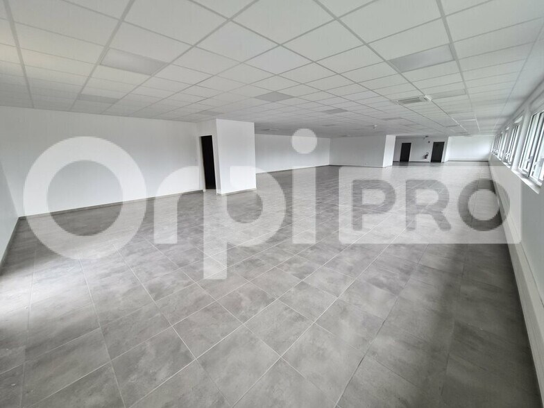 Office in Reims for lease - Interior Photo - Image 1 of 7