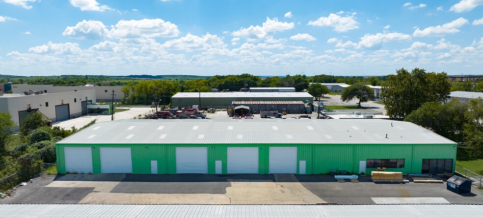 4204-4210 Felter, Austin, TX for lease - Building Photo - Image 2 of 13