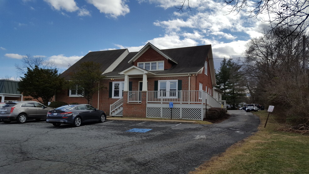 740 E Main St, Purcellville, VA à vendre - Photo du bâtiment - Image 1 de 1