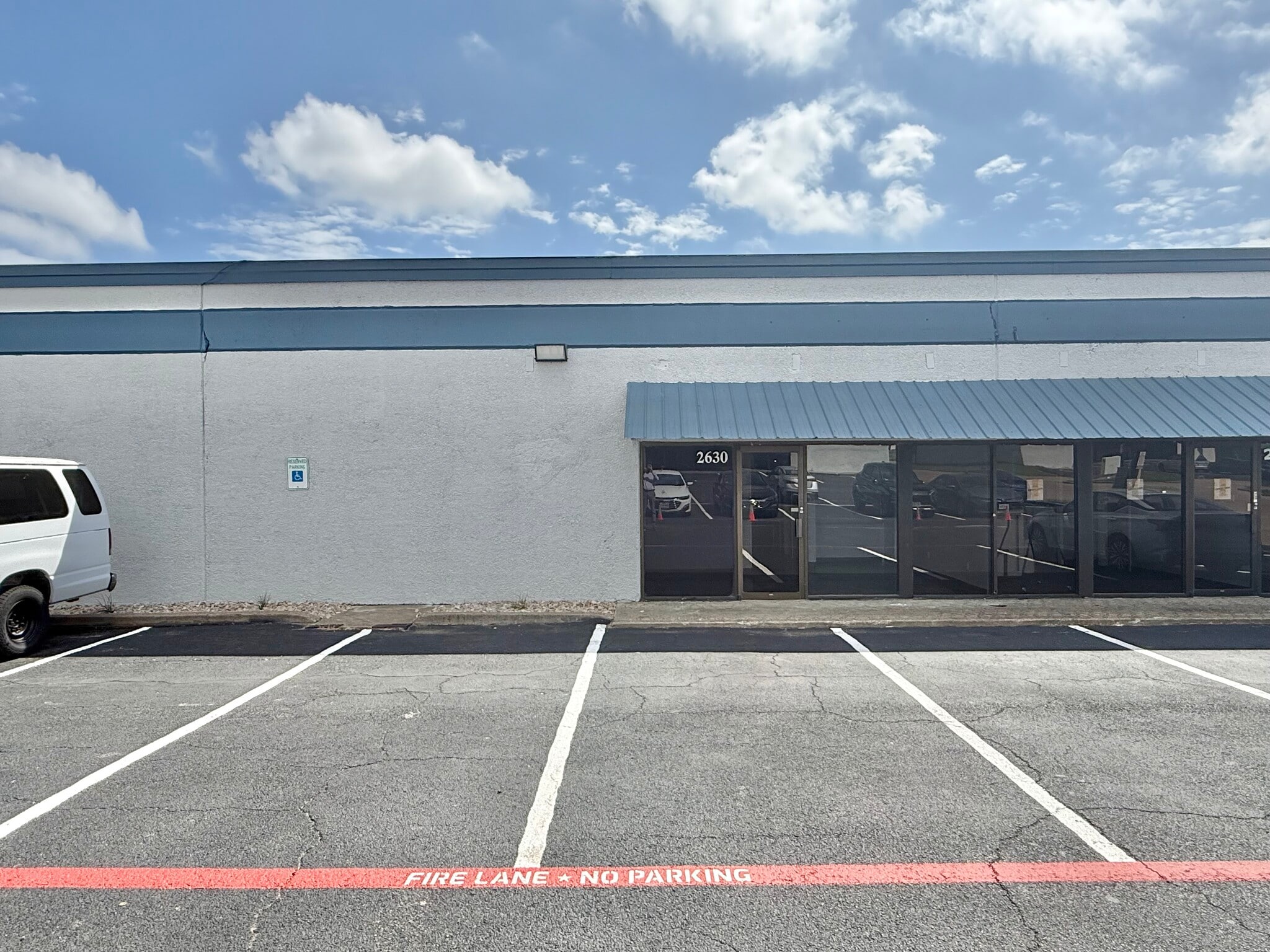 2601-2621 Aero Dr, Grand Prairie, TX à louer Photo du bâtiment- Image 1 de 7