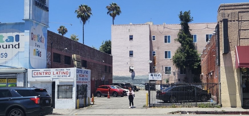 3617-3623 W 3rd St, Los Angeles, CA for lease - Building Photo - Image 3 of 3