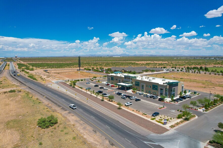 11450 Gateway N Blvd, El Paso, TX à louer - Photo du bâtiment - Image 3 de 7