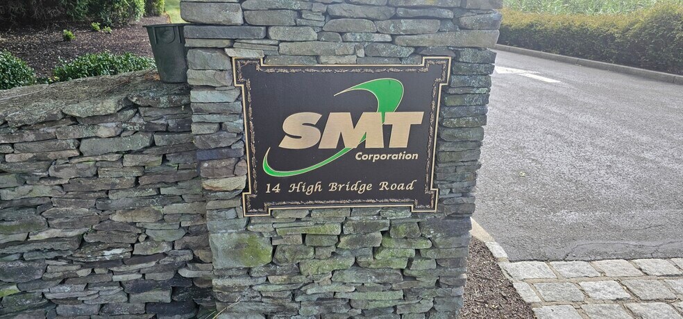 16-18 High Bridge Rd, Sandy Hook, CT à vendre - Photo du bâtiment - Image 3 de 5