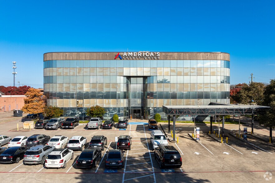 3200 W Pleasant Run Rd, Lancaster, TX à louer - Photo du bâtiment - Image 1 de 18