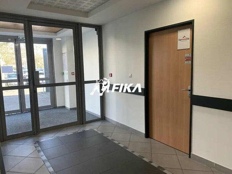 Office in Colomiers for lease - Lobby - Image 3 of 6