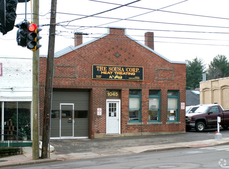 1045 New Britain Ave, West Hartford, CT à louer - Photo du bâtiment - Image 2 de 3