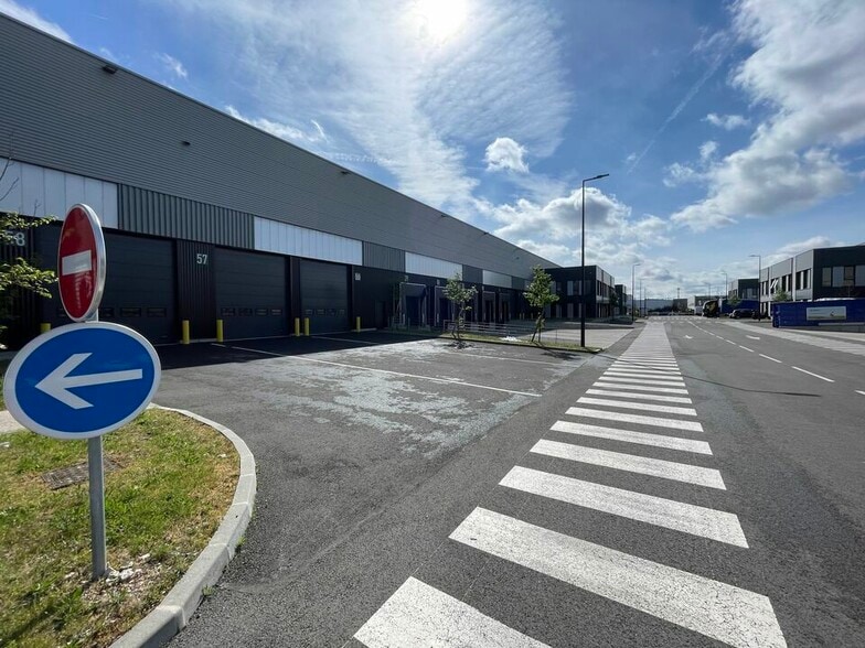 Flex in Le Bourget for lease - Building Photo - Image 3 of 12