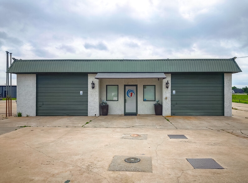 401 S Ranchwood Blvd, Yukon, OK for sale - Building Photo - Image 1 of 63