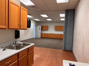 1112-1128 Broadway St, Quincy, IL for lease Interior Photo- Image 2 of 2