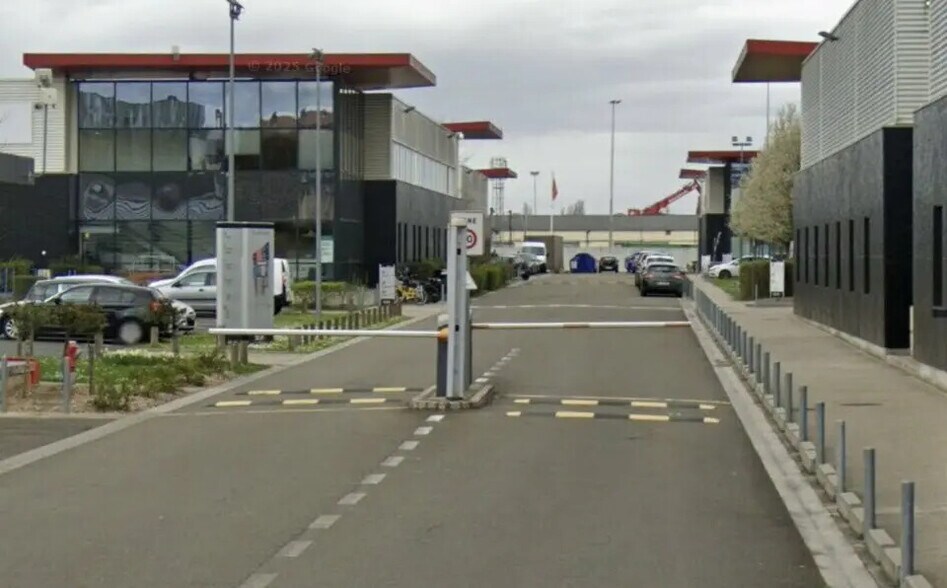 Flex dans La Courneuve à louer - Photo du bâtiment - Image 3 de 3