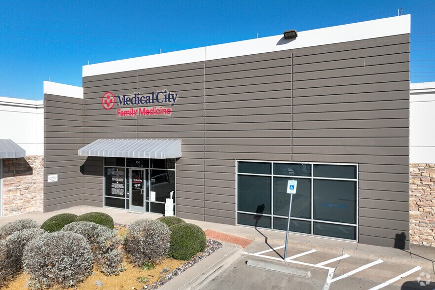 4927 Lake Ridge Pky, Grand Prairie, TX à louer - Photo du bâtiment - Image 3 de 7