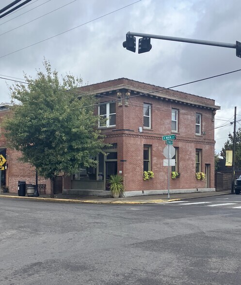 105 W Main St, Carlton, OR à vendre - Photo du bâtiment - Image 2 de 13