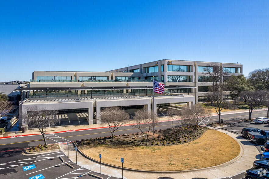 901 S Central Expy, Richardson, TX à louer - Photo du bâtiment - Image 1 de 21