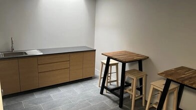 14 Rue Denis Papin, Roissy-en-Brie for lease Interior Photo- Image 2 of 3