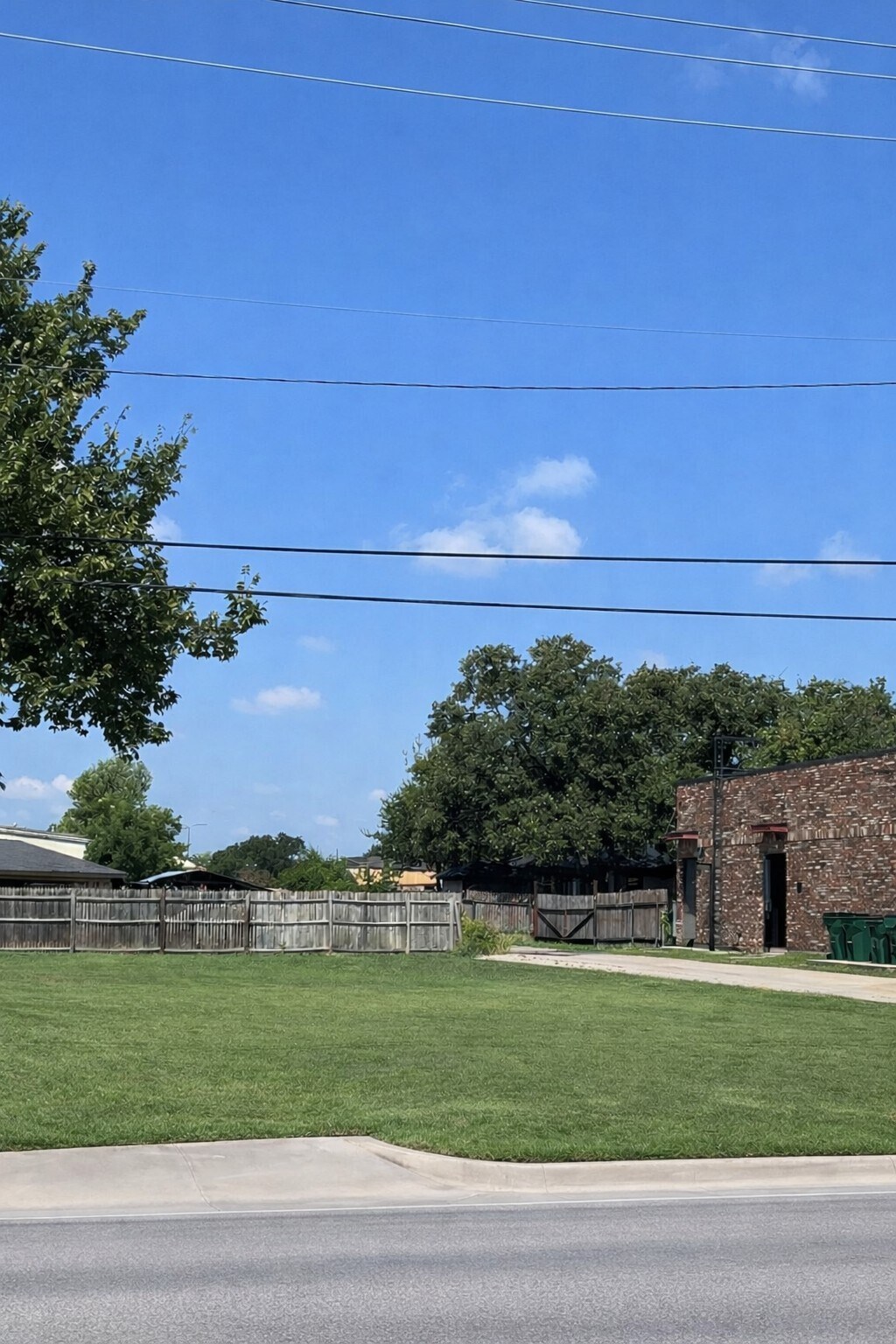 212 S Warren St, Burleson, TX à vendre Photo principale- Image 1 de 19